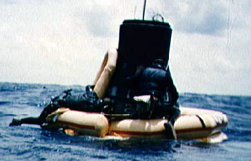 Capsule with floats